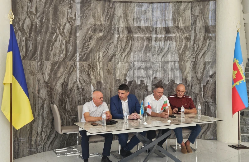 Ивайло Мирчев се ангажира да подкрепи образованието и културата на бесарабските българи