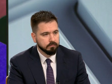 Икономист: Изместени са младите, най-неопитните и необразованите. Работници не се намират заради ниските заплати