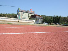 Реновираната тренировъчна писта на спортен комплекс "Берое" вече функционира