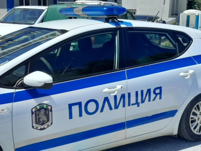 Нагли румънци се появиха в магазин, който обраха наскоро, закопчаха ги