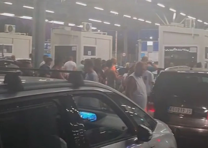 Ужас на ГКПП "Капитан Андреево"! Такова нещо не сте виждали - чуват се клаксони, хората създават хаос!