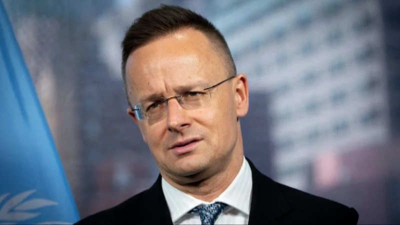 Сиярто: Американският президент "избърса пода" с Фон дер Лайен 