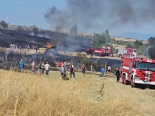 Пожар застраши къщи в село Дяково