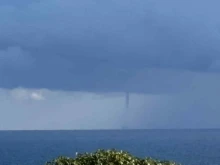 Зрелищно водно торнадо се завихри над Черно море!