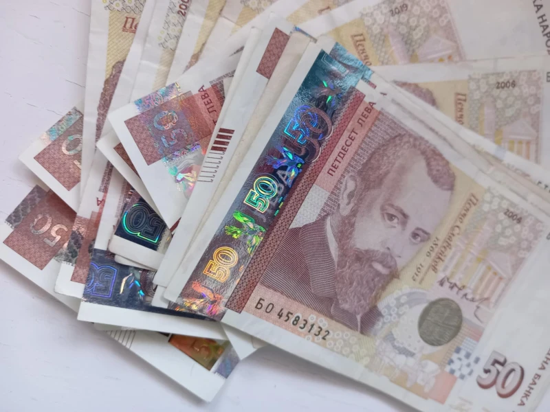 Проста сметка: Млад българин, който печели 3000 лева днес, може да очаква държавна пенсия от малко над 1200 лева в най-добрия случай