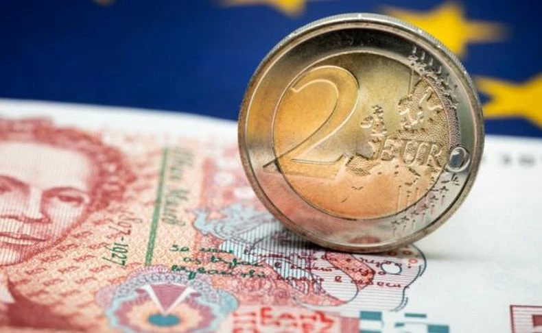 Увеличават минималната работна заплата, става 620,20 евро