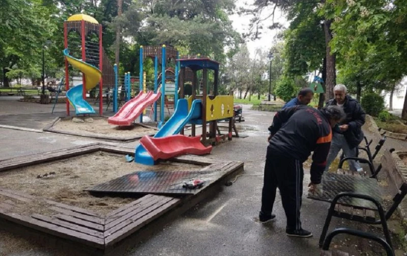 Опасен инцидент на детска площадка в Рила