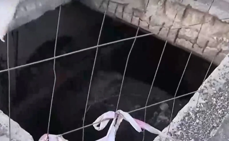 Притеснени столичани сигнализираха за огромна яма, която може да погълне половин автомобил 