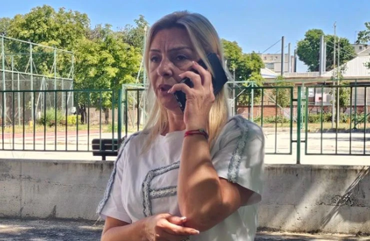Лиснаха две кофи с фекалии по общинска служителка