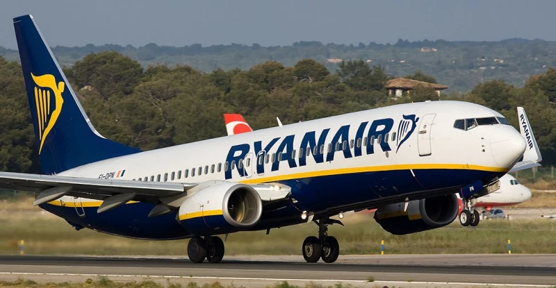 Глобяват с пачка от по 100 лева Ryanair за случката с детето в инвалидна количка