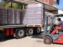 Заради водния режим: Русе дари близо 25 тона минерална вода на Плевен