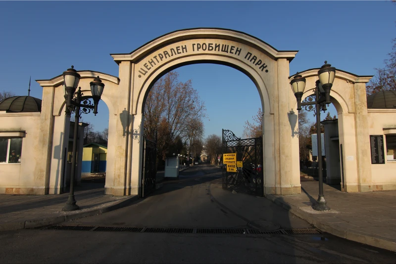 Гробищните такси в София скачат двойно