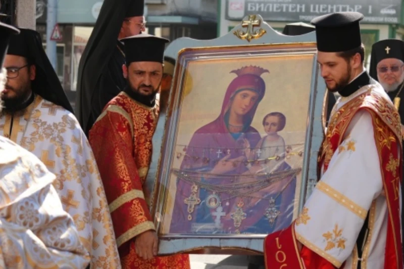 В Стара Загора посрещнаха чудотворна икона