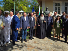 Архиереят на Варна освети нов паметник