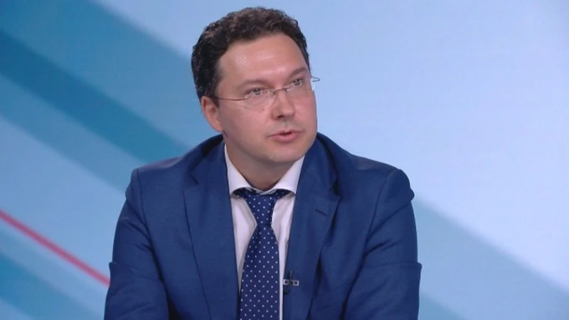 Даниел Митов за Радев: Не може да се кичи с титлата президент, а да говори като лидер на опозицията