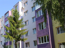 Мъж реши да си направи изолация с чужди панели, взе си ги от строителна площадка