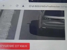 С 227 км/ч шофьор на луксозен джип бърза да се прибере у дома, друг "настъпа" Майбаха само до 180