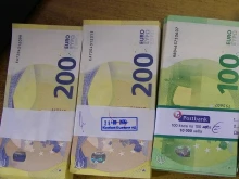 На "Гюешево" задържаха жена с укрити пачки евро
