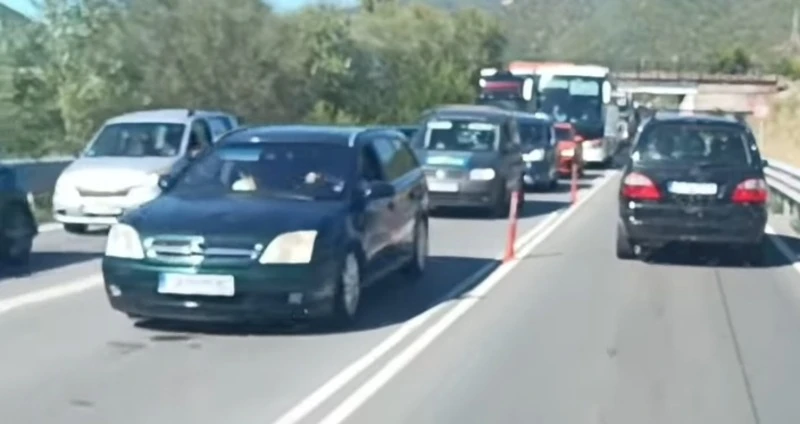 Продължават задръстванията към Гърция