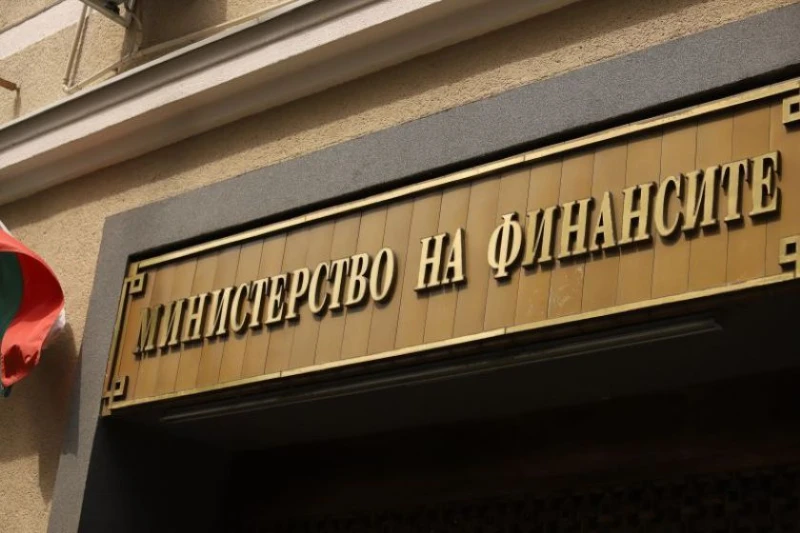 Икономист: Бюджетът е изграден върху нереалистични приходи и прекомерни разходи