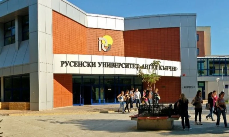 Регистрират студенти на място в Русенския университет