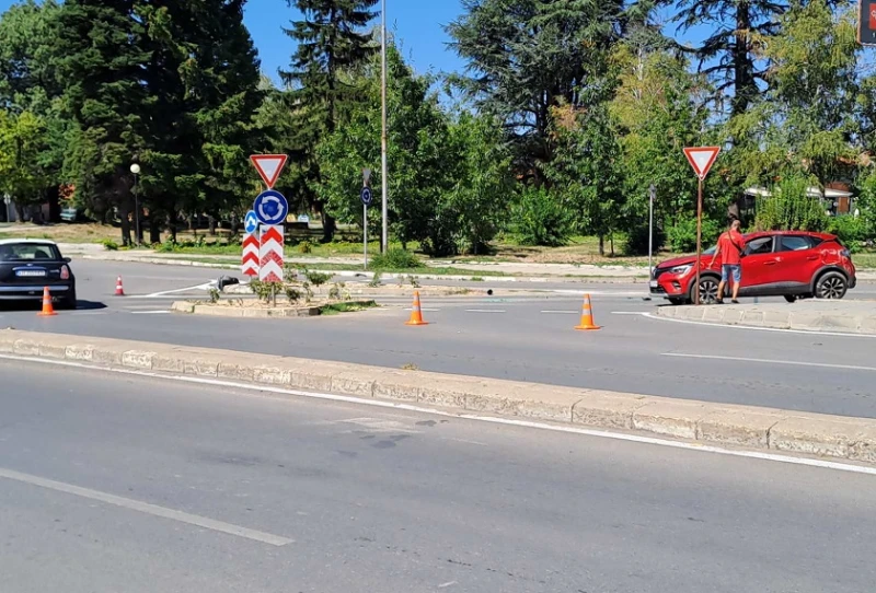 Поредна катастрофа на кръгово кръстовище в Кюстендил