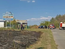 Овощна градина и сухи треви изгоряха в района на Самарското знаме