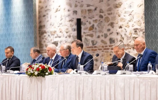 Фондът за борба с корупцията на Навални: Семейството на Медински притежава недвижими имоти на стойност 73 милиона долара
