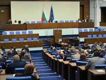 Парламентът отхвърли референдума на "Възраждане" за лева, Костадинов и групата напуснаха залата