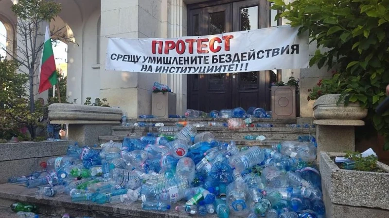 Освобождават държавни резерви от питейна вода заради водната криза в Плевеско