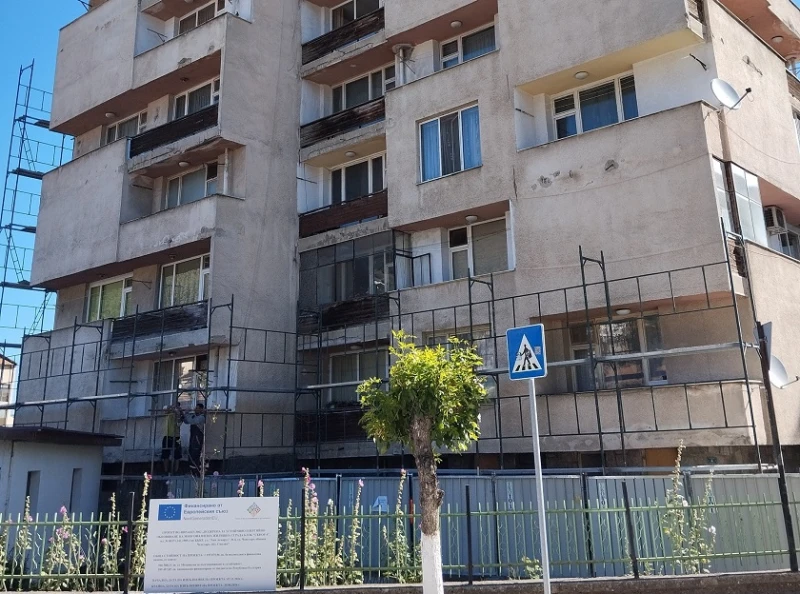 В Чепеларе започна енергийно обновяване на блок "Скиор 4"
