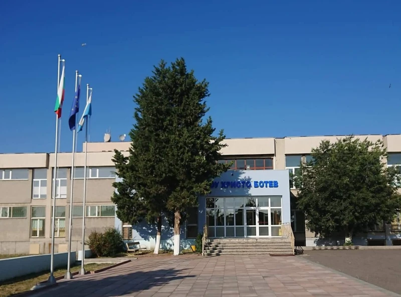 Нов физкултурен салон за училището в Ахелой