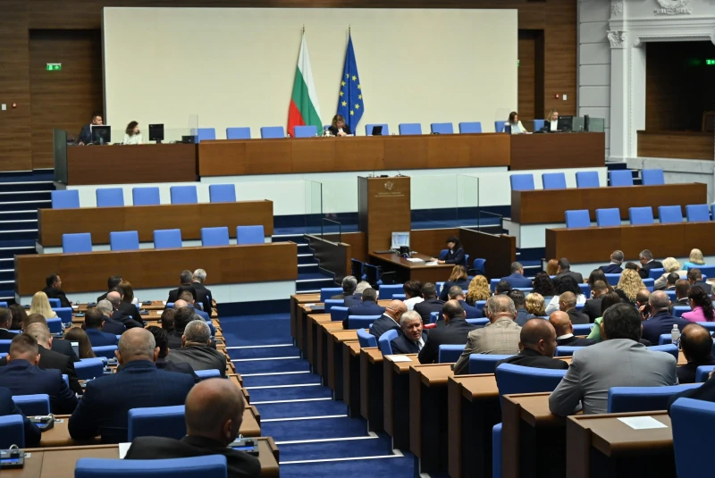 До три месеца правителството трябва да представи в парламента план за справяне с водната криза