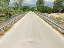 Челен сблъсък между БМВ и камион в Пловдивско, затвориха пътя