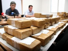 Оставиха в ареста пловдивчанина, задържан с бидони хероин