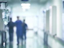 Болногледачи ще заместват медицинските сестри в общите грижи за пациентите?