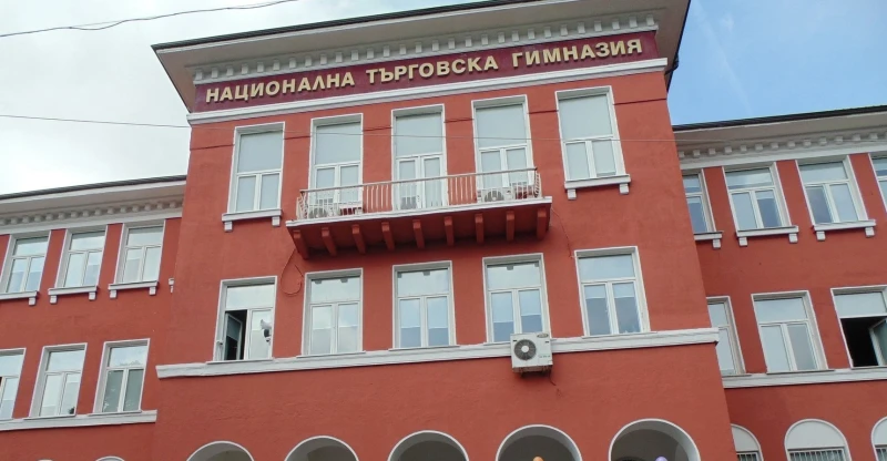 Търговската гимназия: Вместо цветя за 15 септември – дарение за Митко и "Нощ на ангелите"