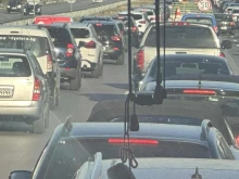 Интензивен трафик на изхода на София към АМ "Тракия", колоната от автомобили се движи много бавно