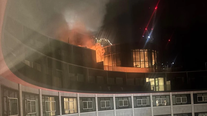 Огромен пожар обхвана бивши телевизионен център на BBC в Лондон