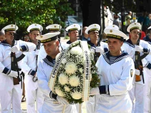 С военен ритуал бяха положени венци и цветя пред паметната плоча на княз Александър Батенберг във Варна