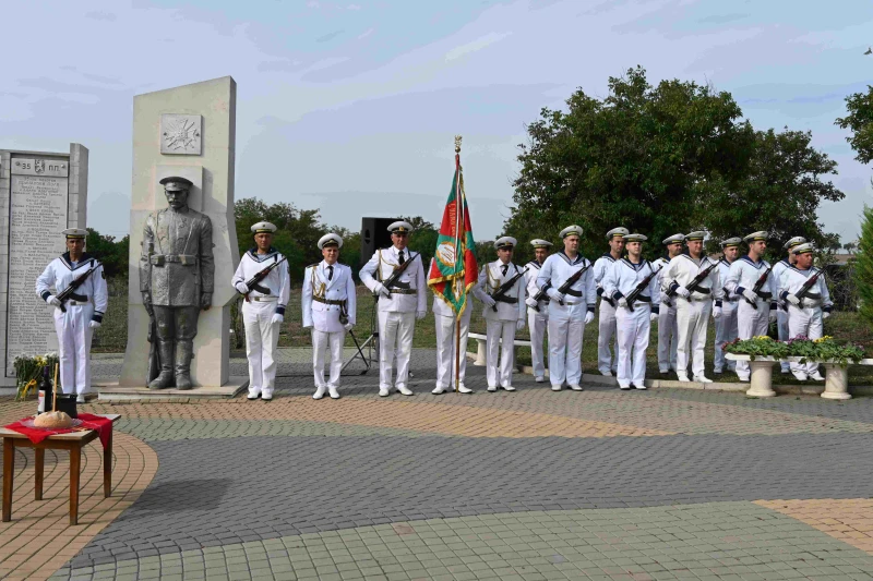 ВМС почетоха паметта на загиналите за освобождението на Добруджа с военен ритуал 