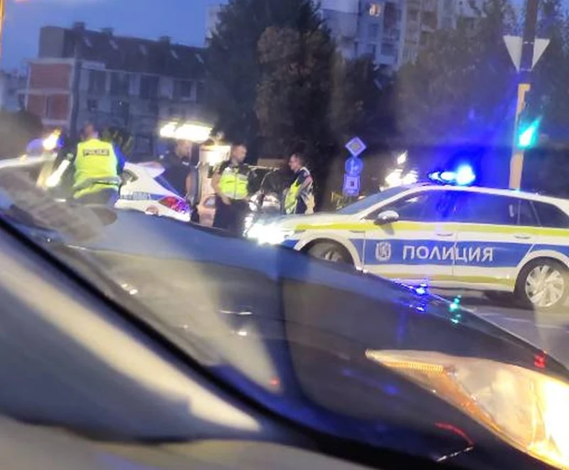 Тежка катастрофа на "Цариградско шосе" с моторист, пълно е с полиция!