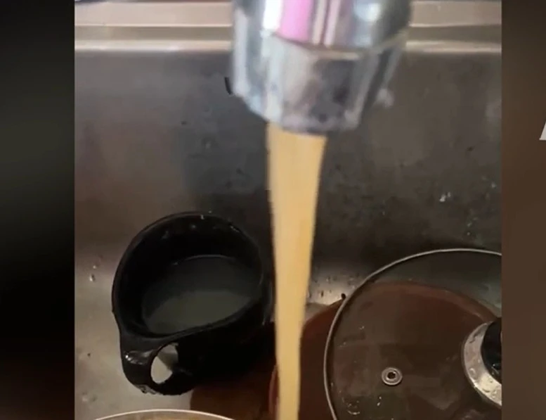 Мръсна вода потече от чешми в Пловдив