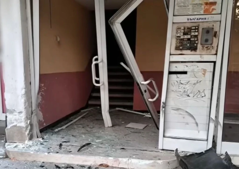 Жена за колата, забила се жилищна кооперация в Асеновград: Все едно имаше  земетресение, много силен трясък, леглото ми се разклати
