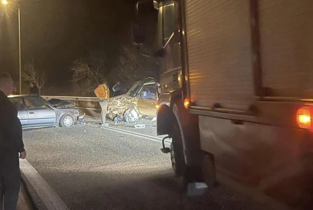Двама са в болница след ПТП в Пловдивско, води се разследване