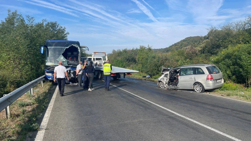 Първи кадри от тежката катастрофа с жертва на пътя София-Варна 
