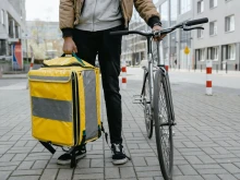 Куриер: Когато отивам да взема поръчки, не ни имат за хора