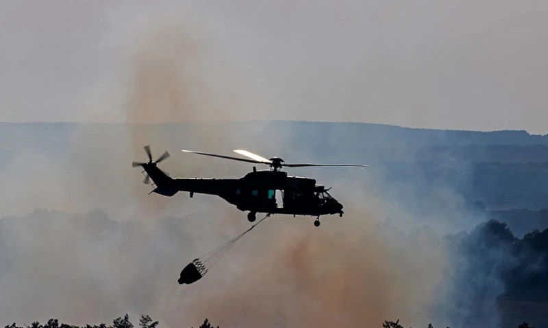 Хеликоптер и военни срещу пожара под връх Исмаилица