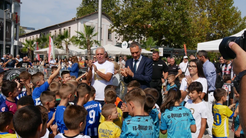 Камата откри детски футболен турнир в Бургас