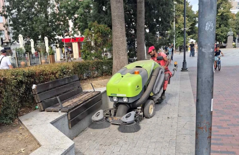 Чистят центъра на Варна с нова, модерна мотометачка